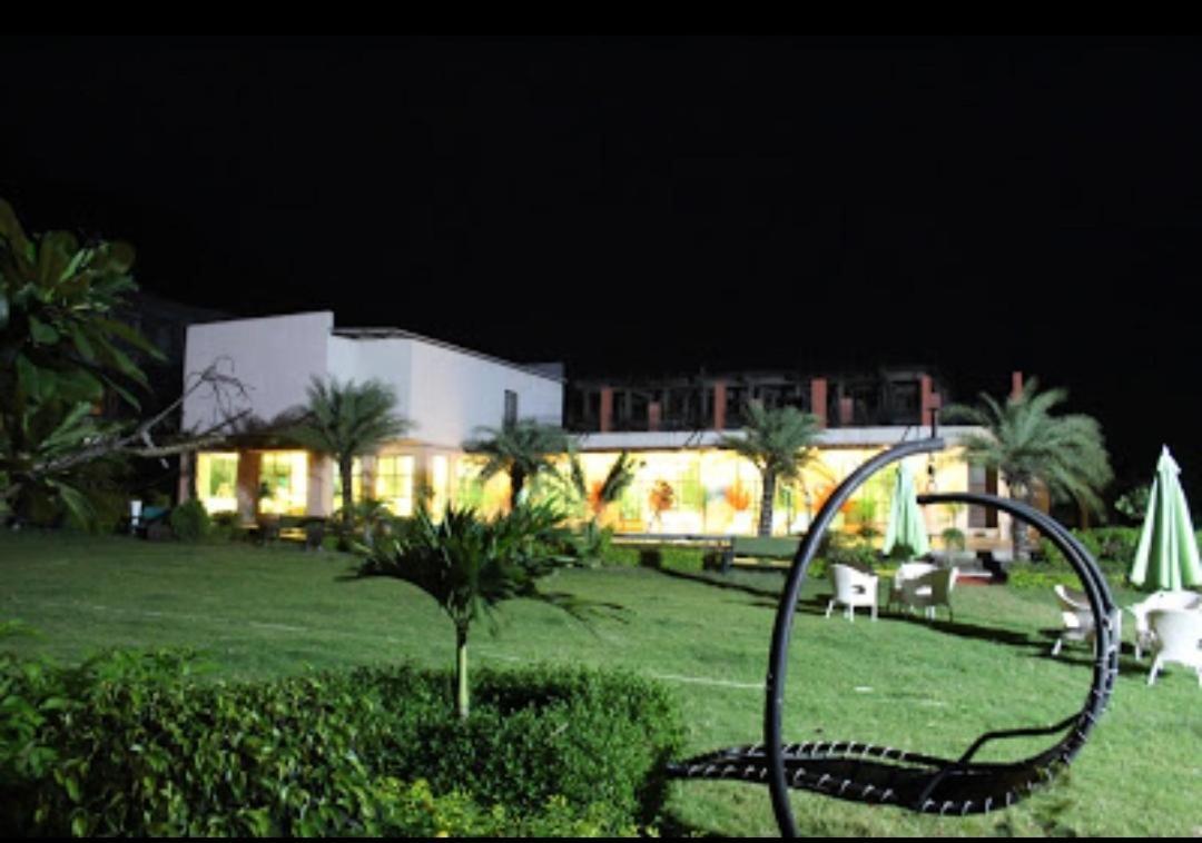 Hotel Strawberry Hills Saputara Exterior foto